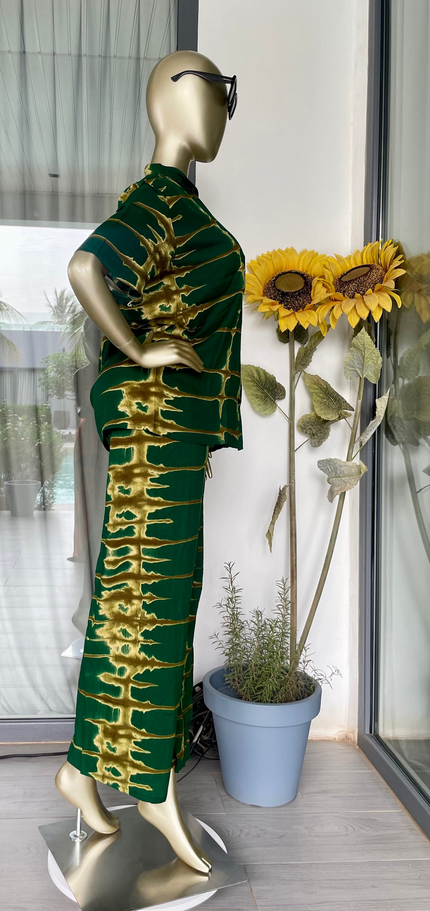 Ensemble Élégance Africaine – Chemise & Pantalon Fluide Pour Elégante et Moderne