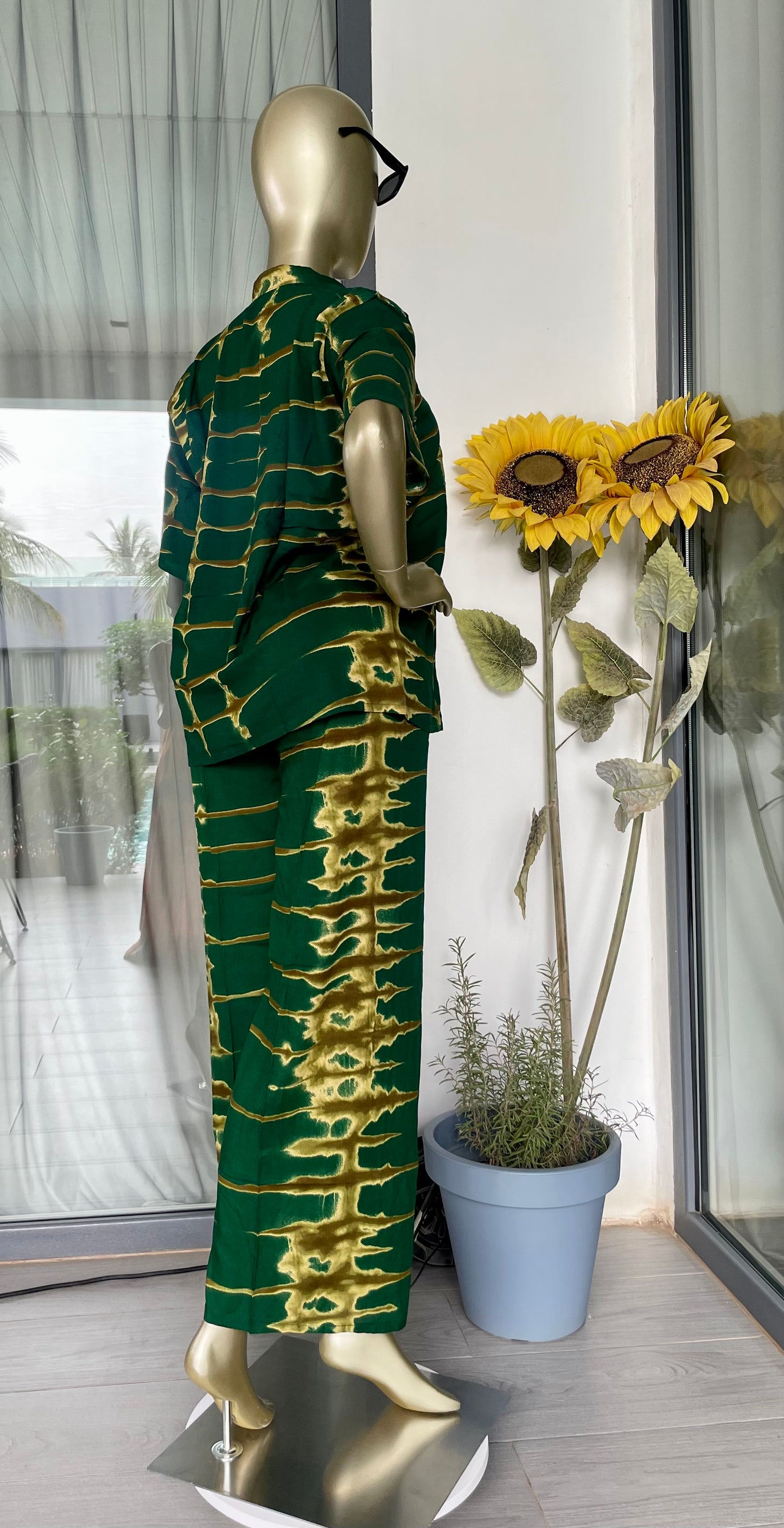 Ensemble Élégance Africaine – Chemise & Pantalon Fluide Pour Elégante et Moderne