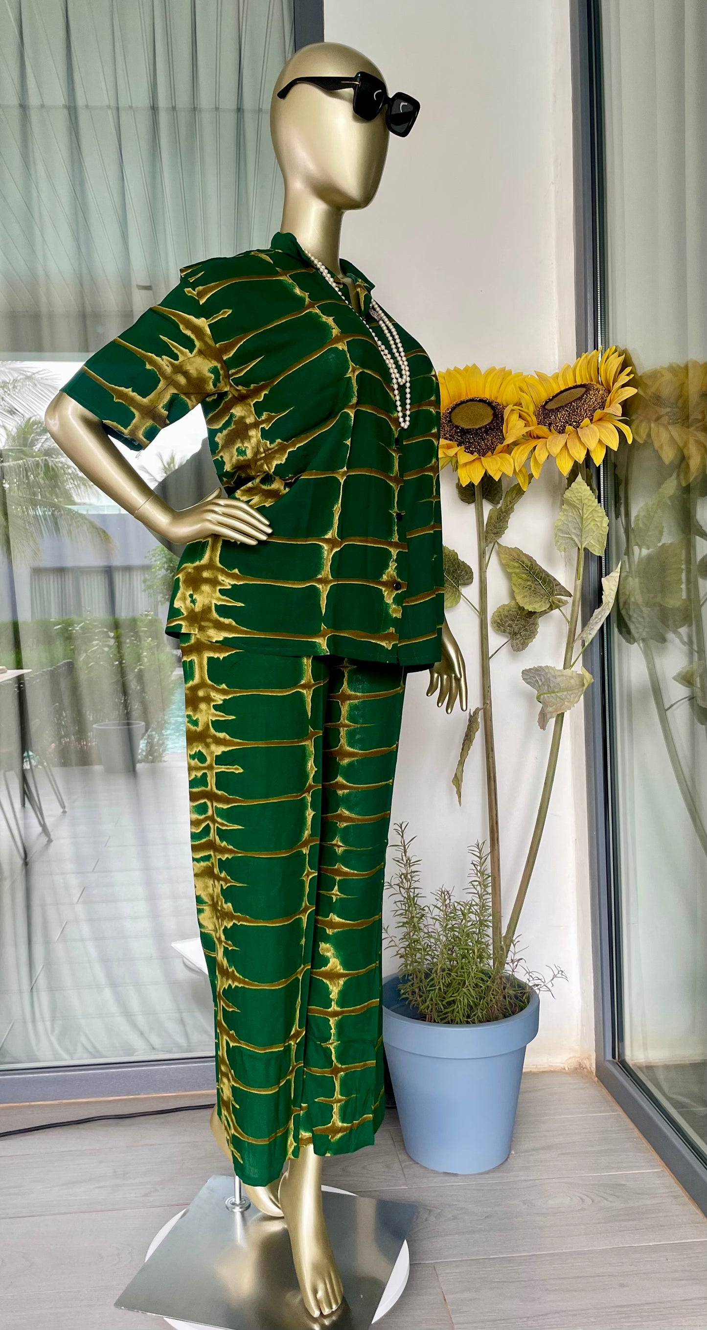 Ensemble Élégance Africaine – Chemise & Pantalon Fluide Pour Elégante et Moderne